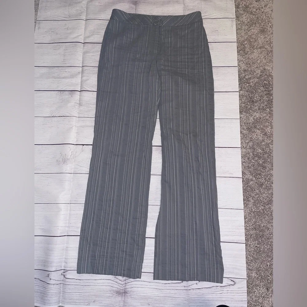 Women's Peace Of Cloth Pants - Picture 2 of 8